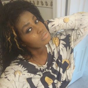 Meet your Posher, Chanel